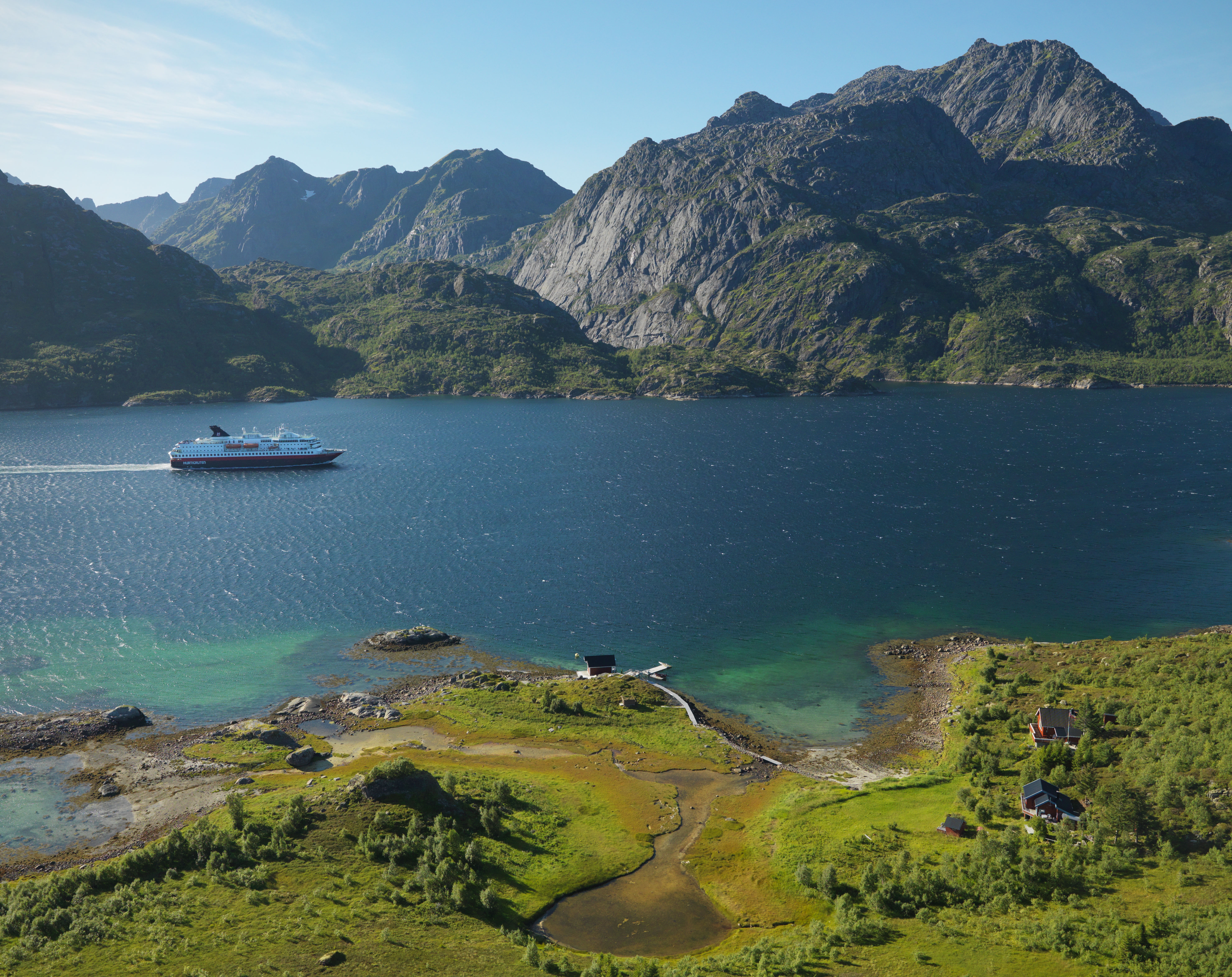L'Express Côtier : depuis 120 ans il assure en toutes saisons  la ligne des fjords norvégiens.
