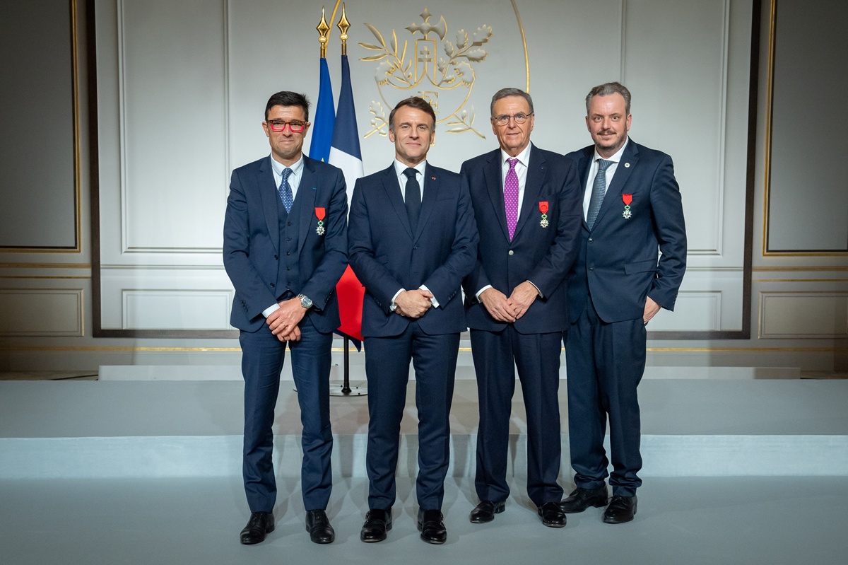 Légion d'Honneur : Roland et Michael Mack d'Europa-Park distingués à l'Elysée par Emmanuel Macron - Laurent Blevennec / Présidence de la République France Légion d'Honneur : Roland et Michael Mack d'Europa-Park distingués à l'Elysée par Emmanuel Macron - Laurent Blevennec / Présidence de la République France