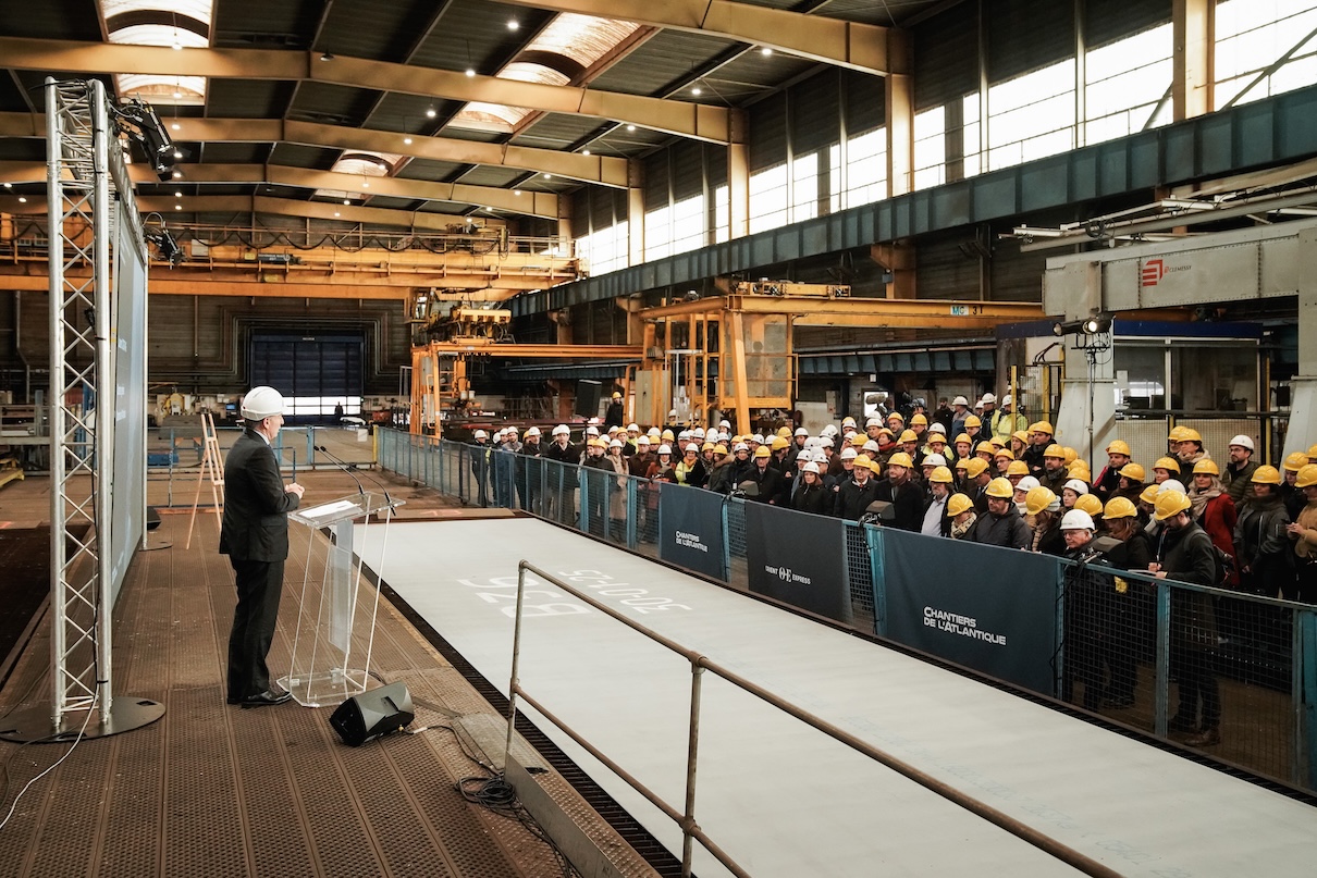 Dans le respect des traditions maritimes, la cérémonie dite « de la pièce » a officialisé la naissance de l’Orient Express Corinthian, seulement dix mois après la découpe de sa première tôle - Photo Maxime Castric / Chantiers de l’Atlantique