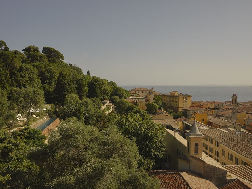 Depuis les restanques, une vue imprenable sur les toits du Vieux-Nice (© Giulio Ghiardi/ Hôtel du Couvent) Depuis les restanques, une vue imprenable sur les toits du Vieux-Nice (© Giulio Ghiardi/ Hôtel du Couvent)