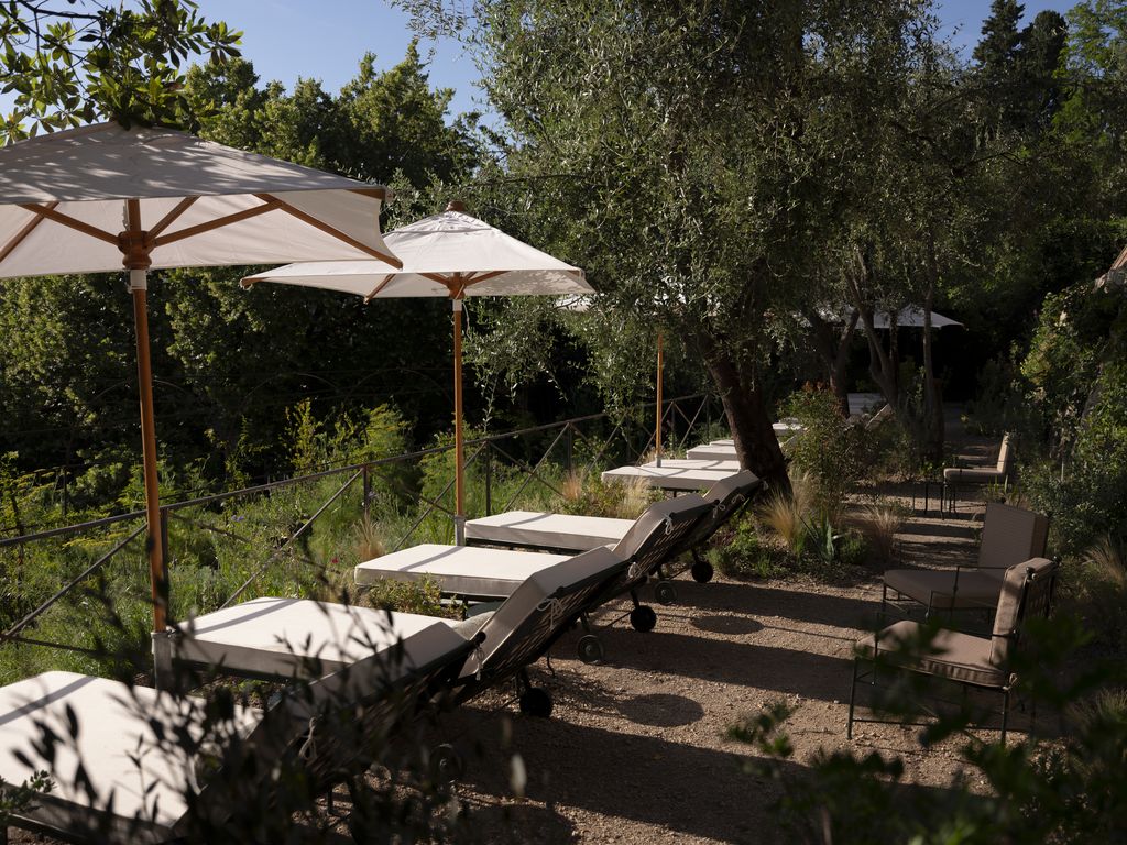 Les restanques, un lieu secret où se reposer, se restaurer, se promencer sur des petits sentiers (© Giulio Ghiardi/Hôtel du Couvent) Les restanques, un lieu secret où se reposer, se restaurer, se promencer sur des petits sentiers (© Giulio Ghiardi/Hôtel du Couvent)