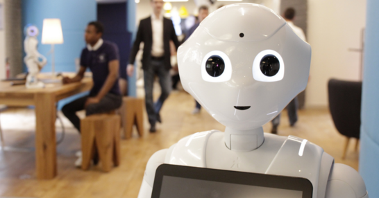 Pepper est actuellement le seul robot humanoïde à comprendre les émotions humaines - Photo : Aldebaran