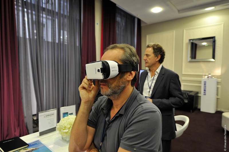 L'objet connecté tendance : les casques de réalité virtuelle - (c) Alexandre Nestora