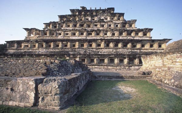 La pyramide à niches sur le site d'El Tajin (Etat du Veracruz)