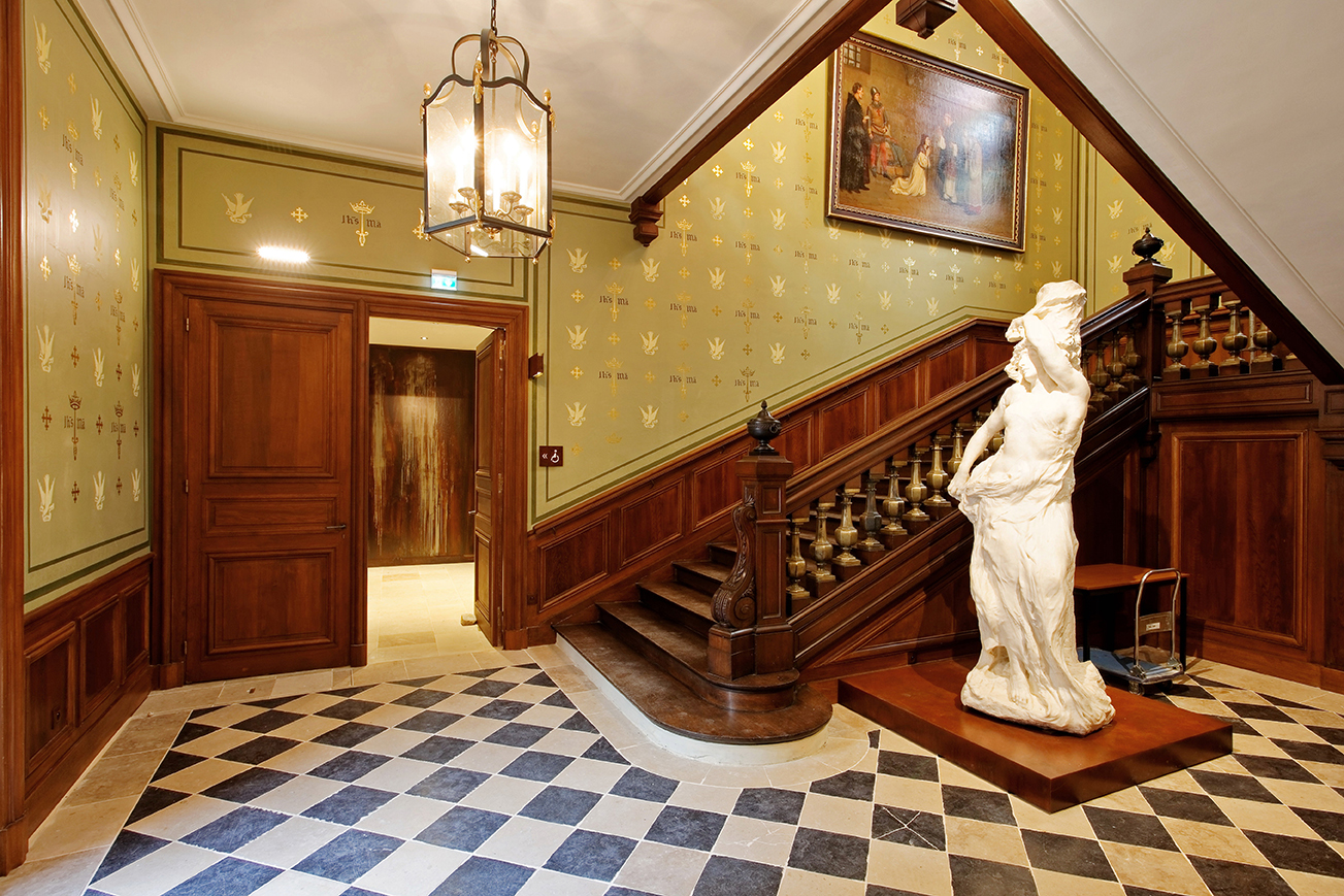 Grand escalier du Palais Archiépiscopal-Historial Jeanne d'Arc (photo: Thomas Boivin)