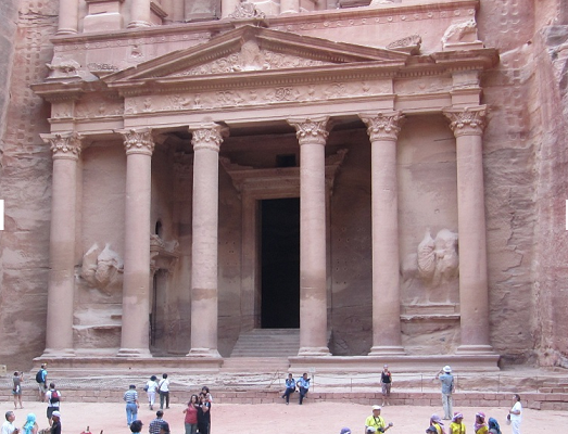 Les manifestations en Jordanie ont conduit à la fermeture de certaines routes qui mènent au site de Petra - Photo : P.C.