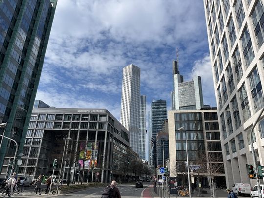 Derrière la skyline ultra-moderne de Francfort, se cache une ville emblématique de l'histoire allemande (©PB)