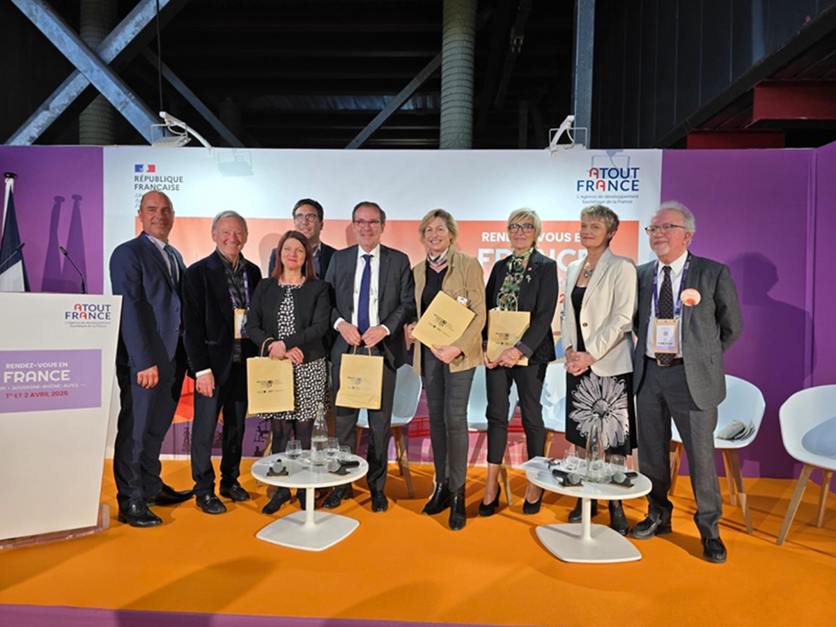 Les représentants du tourisme de la Région Sud et de Nice ainsi que les représentants de la métropole de Lyon et de la région Auvergne-Rhône-Alpes autour de la Ministre Nathalie Delattre, Christian Mantei et Rose-Marie Abel d'Atout France - Photo CE