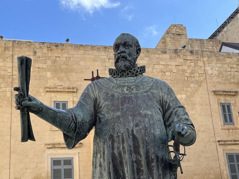 Quarante-huitième Grand Maître de l'Ordre de Malte, Jean de Valette a dirigé les Maltais contre les Ottomans lors du "Grand siège" de 1565. Il repose dans la crypte de la co-cathédrale Saint-Jean à La Valette (© PB)