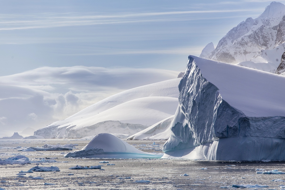 Première mondiale : Le Commandant Charcot fera le tour de l’Antarctique en 2028 - Photo : Depositphotos.com @tenedos