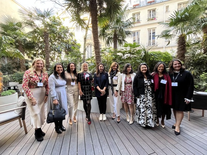 L'équipe présente au déjeuner de presse ( de g. à d., Cheryl Williams, Chief Commercial Officer - Preferred Hotels & Resorts ; Neglys Durand, Senior Manager, Loyalty for I Prefer - Europe; Melissa Perez, Director of East Coast Leisure Sales - Shutters on the Beach/Hotel Casa Del Mar ; Katherine Hawk, Director of Leisure Sales - Chatham Bars Inn ; Carla Tavella, Head of Commercial Development & Event Manager Hôtel Dame des Arts ; Ines Vasquez, PR & Communications Manager - The Monument ; Eva Mount, General Manager - The Botree ; Linda Plant, Director of Strategic Relations - The Londonner ; Priscilla Haryadi, Regional Managing Director, Northern Europe ; Stephanie Dowling, Vice President, Public Relations & Communications) (© PB)
