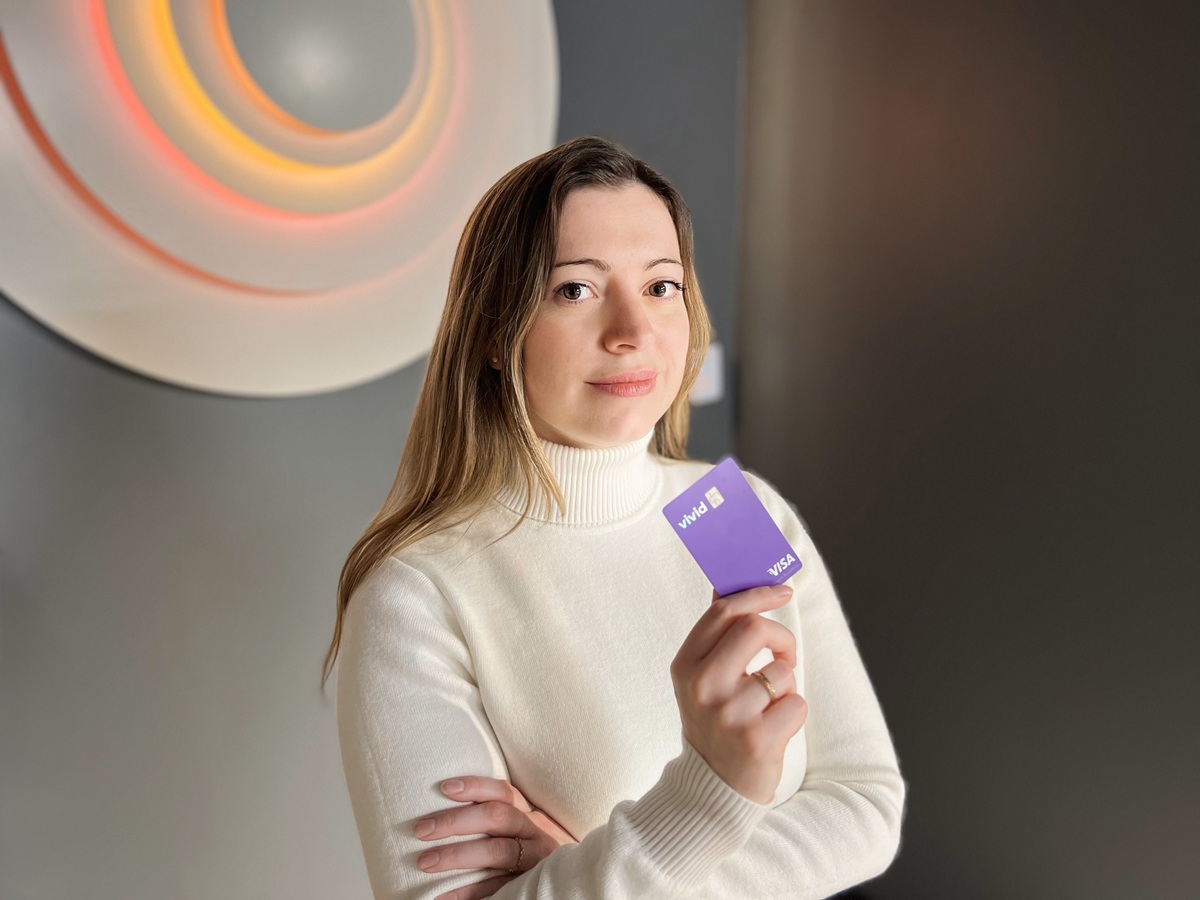 Avec Vivid Business, « les pros peuvent réserver leurs voyages, gérer les factures, centraliser les reçus, scanner les justificatifs, suivre les dépenses en temps réel, tout cela dans un seul outil », explique   Carole Danancher, Country Manager France de Vivid. @vivid