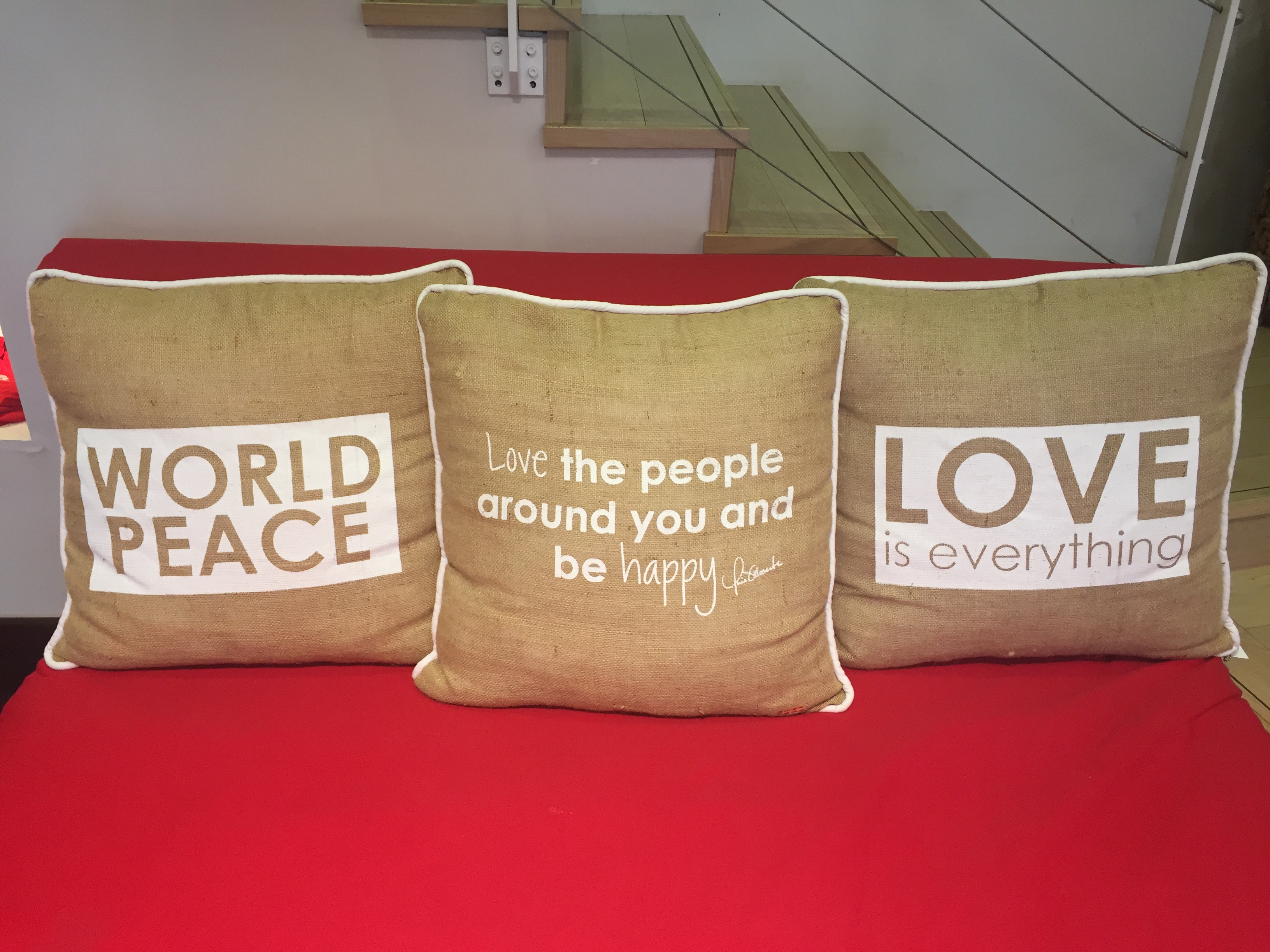 Boutique "Peace, Love, World" à Cannes