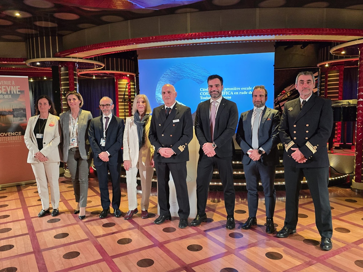Luigi Stefanelli, Vice-Président des ventes monde de Costa Croisières au centre entouré des représentants de la CCI du Var, de la Métropole, des municipalités de la Seyne-sur-Mer, et de Toulon, et du Port - Photo CE