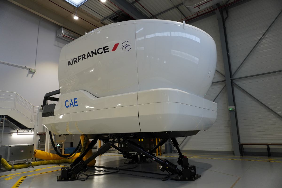 Simulateur de vol d’Air France : Une bulle de réalité virtuelle qui reproduit parfaitement le vol. ©Christophe Hardin Simulateur de vol d’Air France : Une bulle de réalité virtuelle qui reproduit parfaitement le vol. ©Christophe Hardin