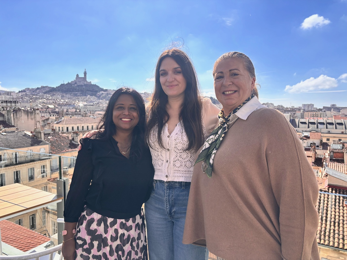 Melina Valaythen, directrice du marketing digital de Club Employés, avec Anne-Sophie Longelin, directrice des opérations de Travel & Vous et Laurence Bernardo, responsable commerciale - Photo : Club Employés Melina Valaythen, directrice du marketing digital de Club Employés, avec Anne-Sophie Longelin, directrice des opérations de Travel & Vous et Laurence Bernardo, responsable commerciale - Photo : Club Employés