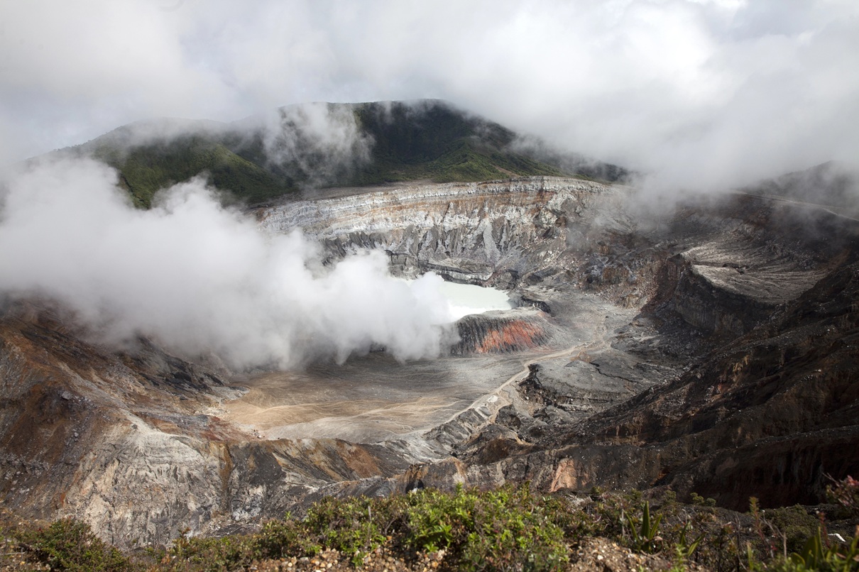 Alerte rouge au Costa Rica : le volcan Poás sous haute surveillance - Photo : Depositphotos.com @ PapaBravo