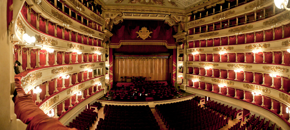 La salle du prestigieux Teatro alla Scala de Milan - DepositPhotos.com, wulfman65