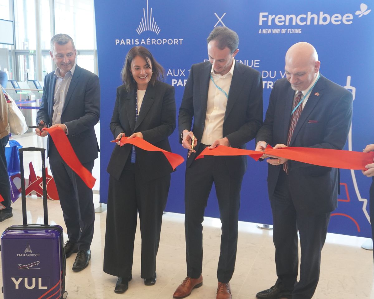 A Orly le 30 avril dernier : Paul Henri Dubreuil (Président de French bee), Marc-Antoine Blondeau (Directeur général de French bee), Jean-Philippe Tachdjian (ministre conseiller aux Affaires économiques et commerciales à l’Ambassade du Canada à Paris) et Laurence Faure (directrice de l’aéroport d’Orly) - Photo : Christophe Hardin