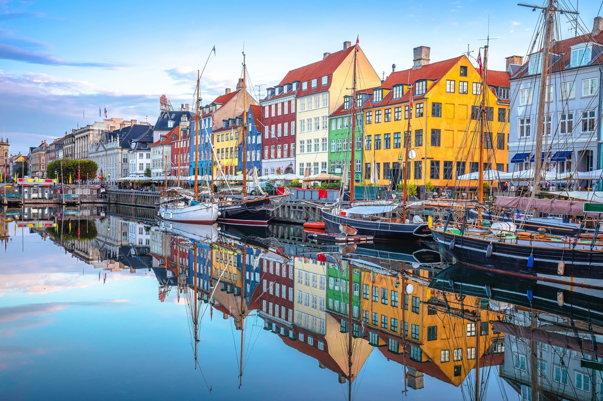 Copenhague récompense les visiteurs qui arrivent en train - Photo : Depositphotos.com @xbrchx