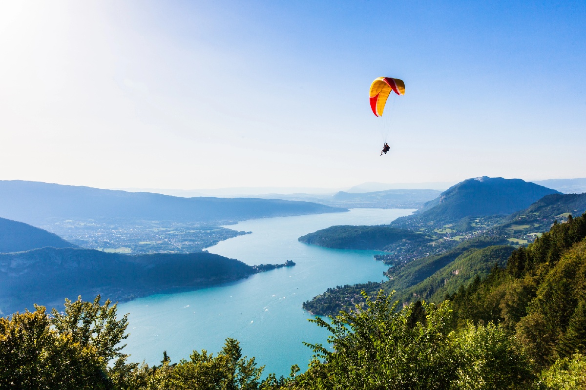 Lac d’Annecy à vélo : 40 km de paysages à couper le souffle ! - Depositphotos.com Auteur sam741002