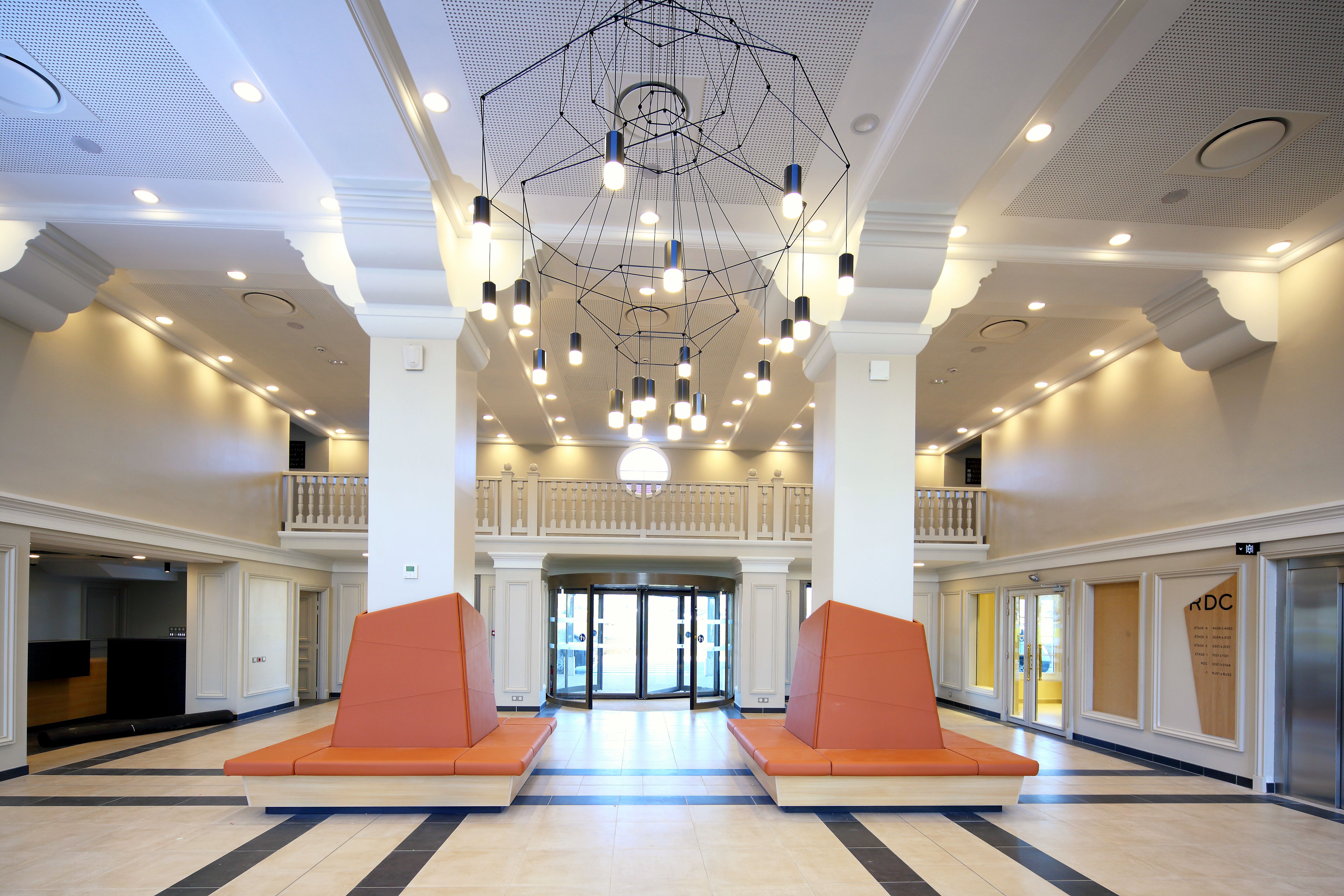 Hall de l'hôtel B&B à Disneyland® Paris - Photo : Yann Piriou