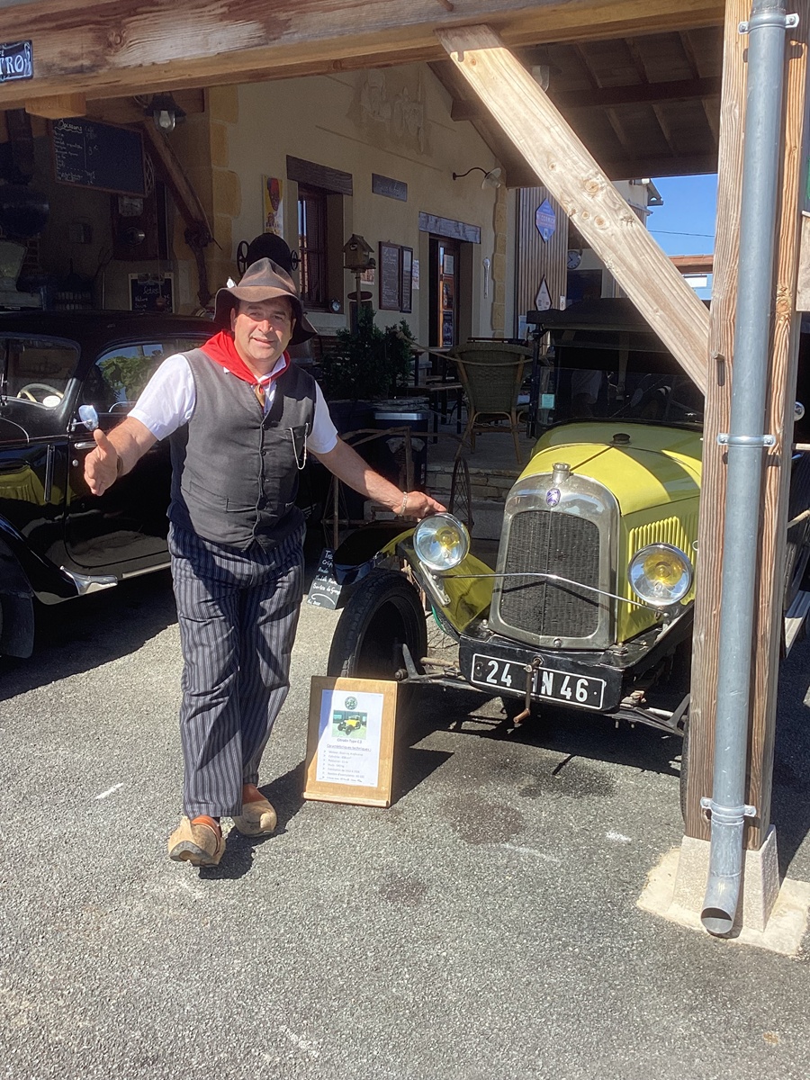 Benoît conduit la visite du musée du patrimoine - Photo : J.-P. Combe Benoît conduit la visite du musée du patrimoine - Photo : J.-P. Combe