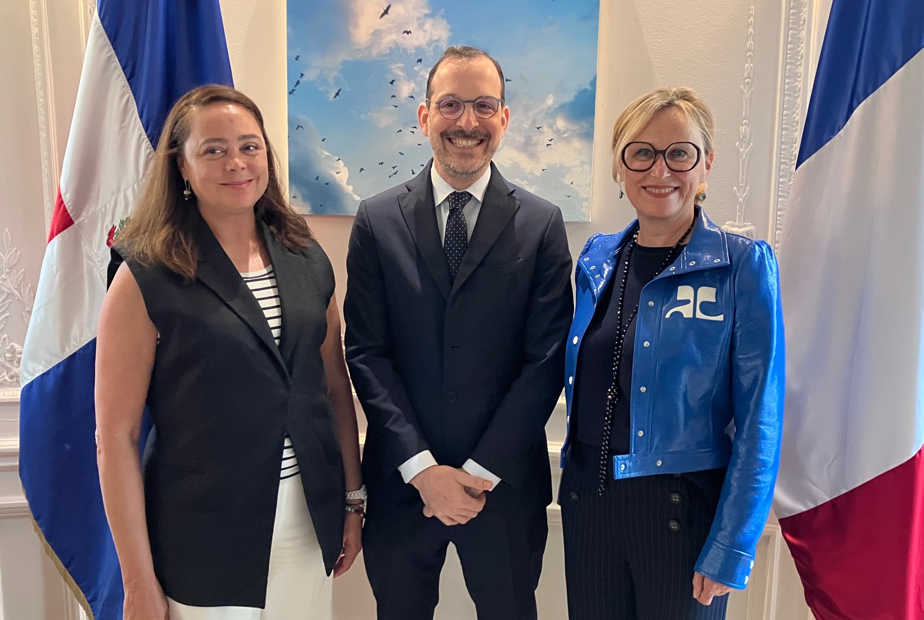 David Puig, ambassadeur de la République Dominicaine, entouré de Mercedes Castillo (office de tourisme de République Dominicaine) et Laurence Gaborieau (IFTM). (c)T.Beaurepère