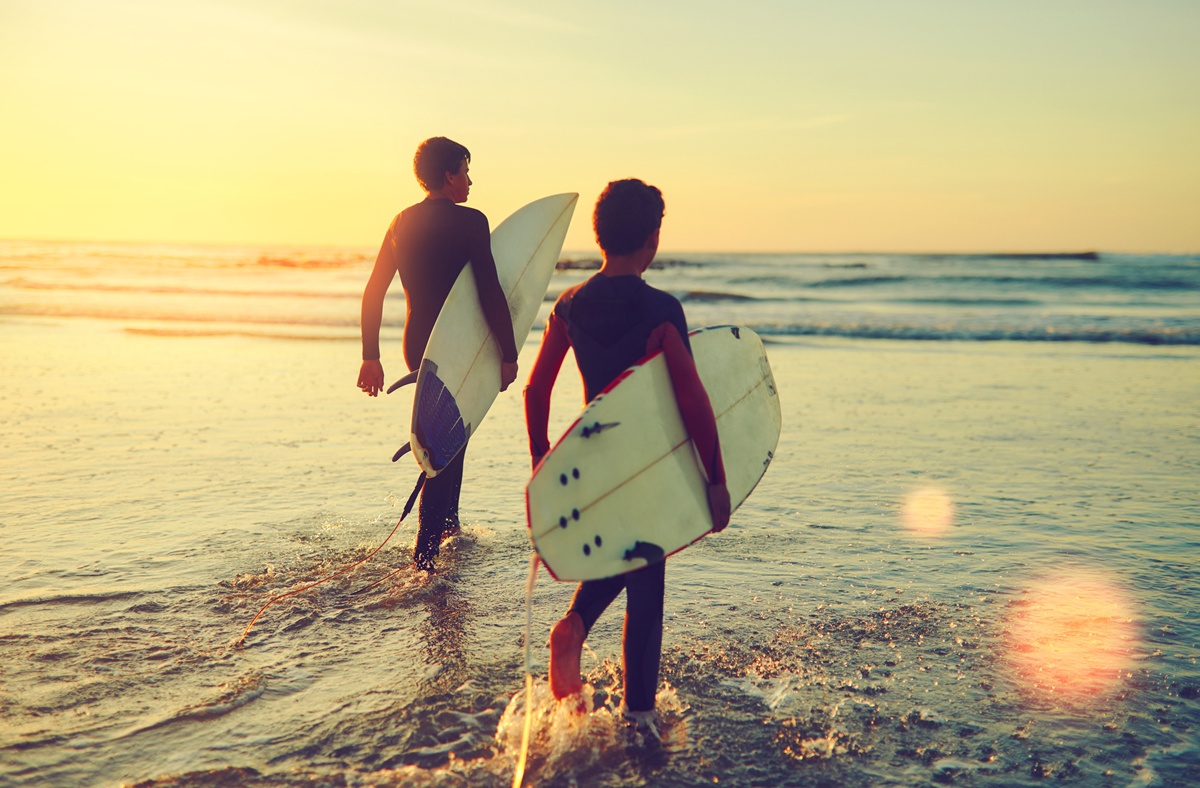 Aujourd'hui, l'UCPA fait voyager environ 250 000 personnes : 130 000 enfants et adolescents en colonies de vacances ou en classes de découverte et 120 000 jeunes adultes  - DepositPhotos.com, PeopleImages.com