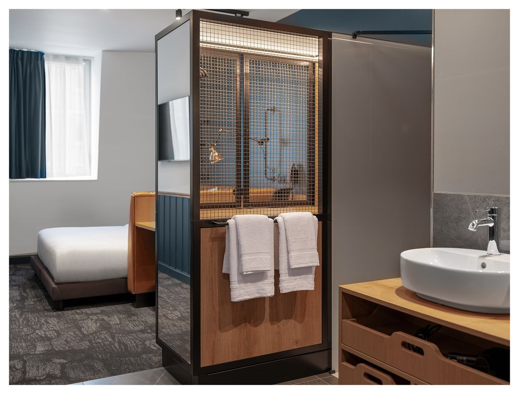 Une chambre du "Charme", à Paris 13e ©Louise Marinig/Collection 1.75 Paris
