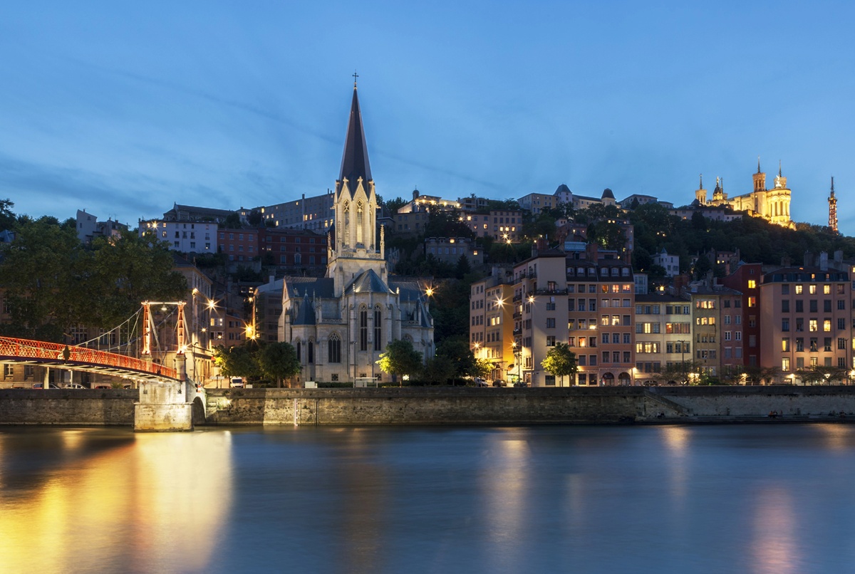 Le bassin Rhône–Saône se distingue, avec des escales en hausse à Lyon (+4 %) et Avignon (+5 %) @Deposit-Photos.Com - Hornet83