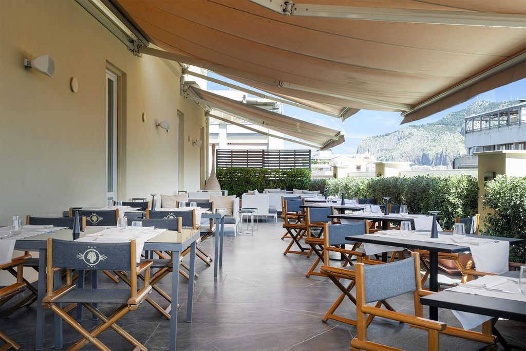 Au cinquième étage, la Terrace offre une vue splendide sur la ville et une restauration raffinée - Photo : Benedetto Tarantino/Mangia's