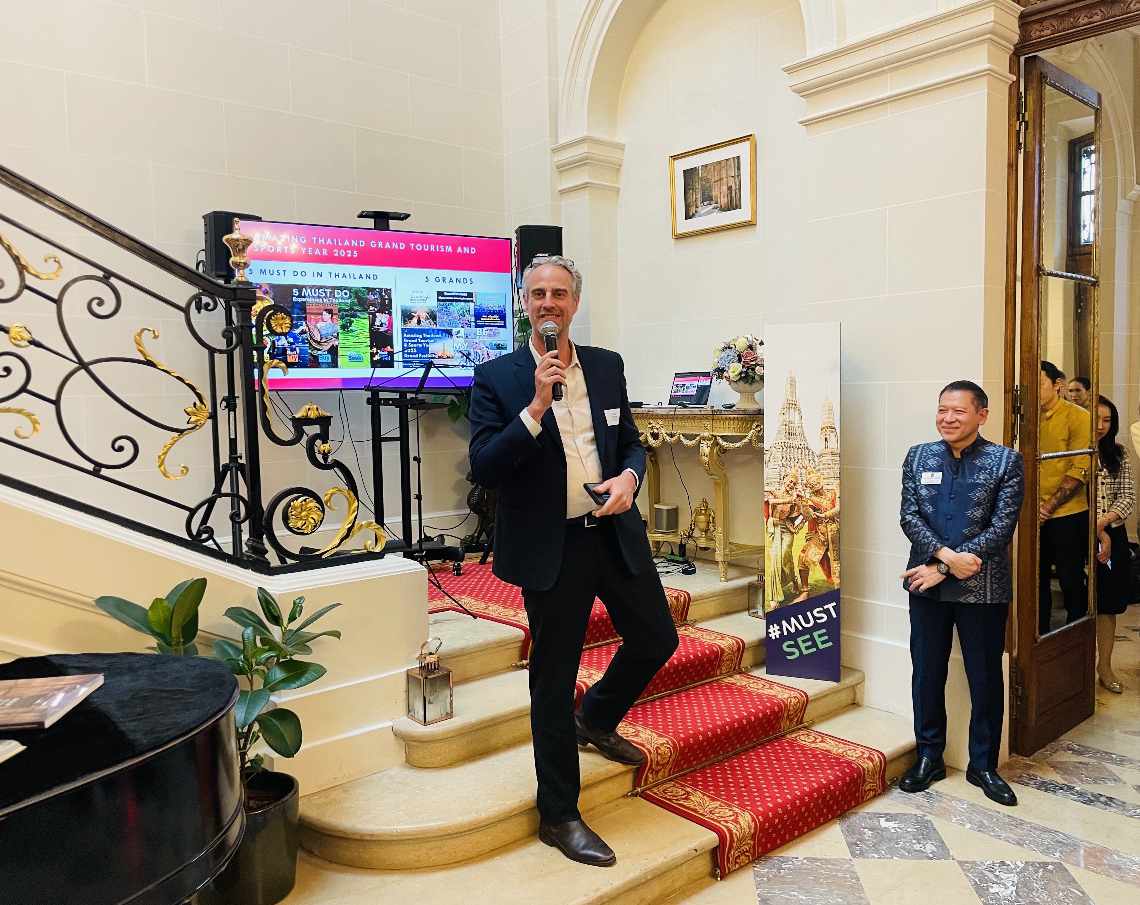 Sous le regard de l’ambassadeur, le  PDG d’ASIA a salué la Thaïlande «  véritable locomotive de l’Asie ». Photo : C.Hardin