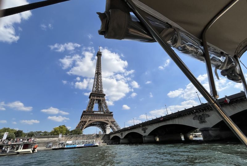 La Tour Eiffel est le monument le plus demandé, le plus photographié par les passagers de Riviera Seine (© PB)