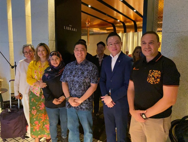 L’Office du Tourisme, SE L’Ambassadeur de La Malaisie en France, le Directeur de The Ruma Hotel à Kuala Lumpur et le Président Asian Trails. - Photo JLR