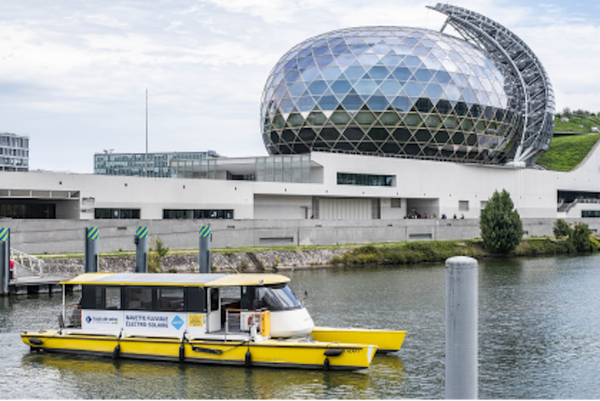 Le catamaran électro-solaire du Département des Hauts-de-Seine © CD92 / Julia Brechler