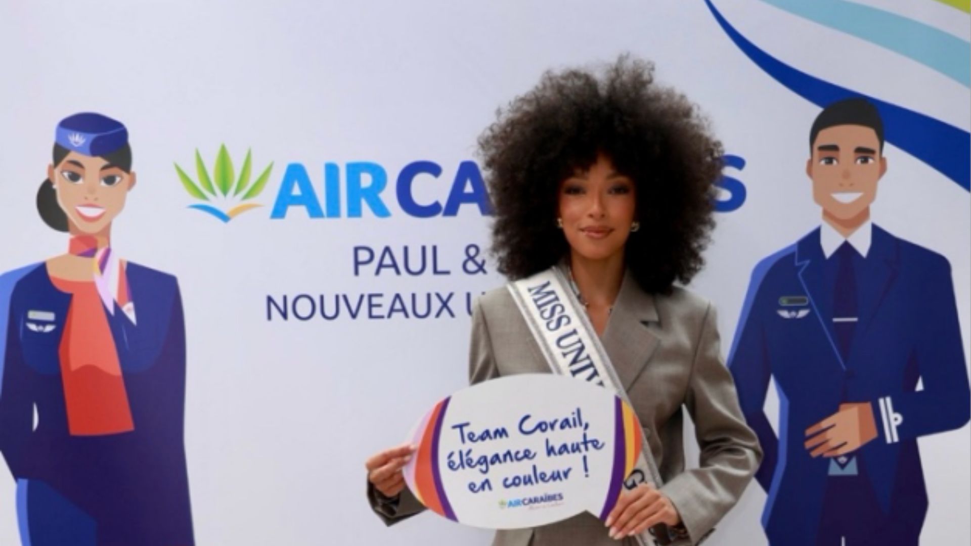 Ophély Mézino, Miss Univers Guadeloupe, est présente lors de cet événement pour accompagner le lancement officiel des nouveaux uniformes. Photo Air Caraibes