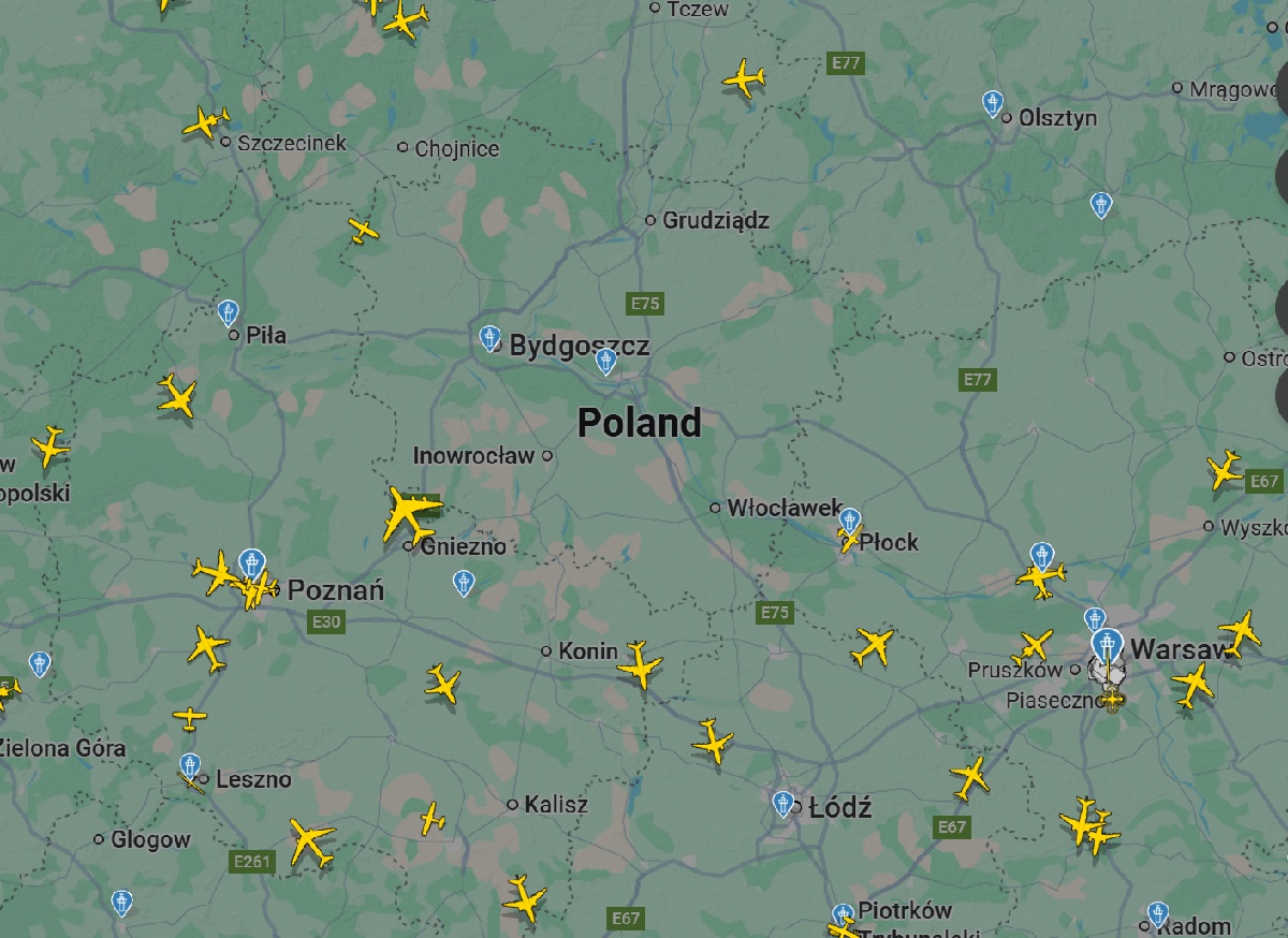 Guerre en Ukraine : la Pologne suspend le trafic de 4 aéroports  - Flightradar