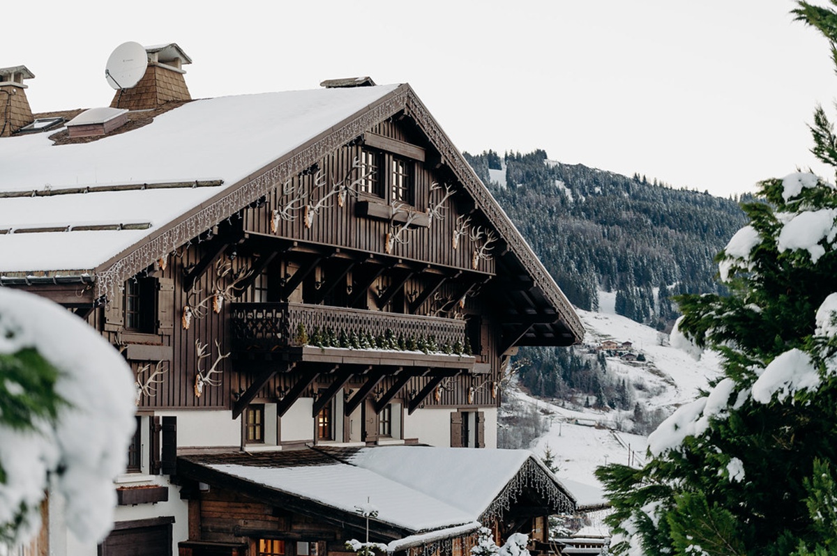 À Megève, les Chalets du Mont d’Arbois rouvriront le 19 décembre 2025 - Photo : Les Chalets du Mont d’Arbois
