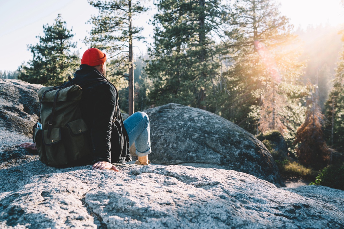 « Les jeunes vont représenter notre marché cœur en 2050. On observe de véritables changements : ils recherchent des voyages plus immersifs, plus engagés et plus aventureux », affirme Frédéric Giroir, DG d’Allibert Trekking. @depositphotos/GaudiLab