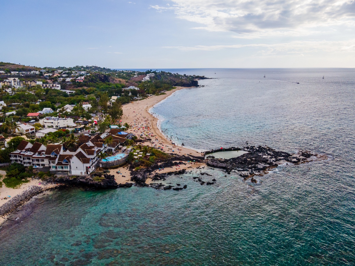 La Réunion : le Groupe Macé structure son pôle hôtelier avec le soutien de Bpifrance - Depositphotos.com Auteur chromoprisme