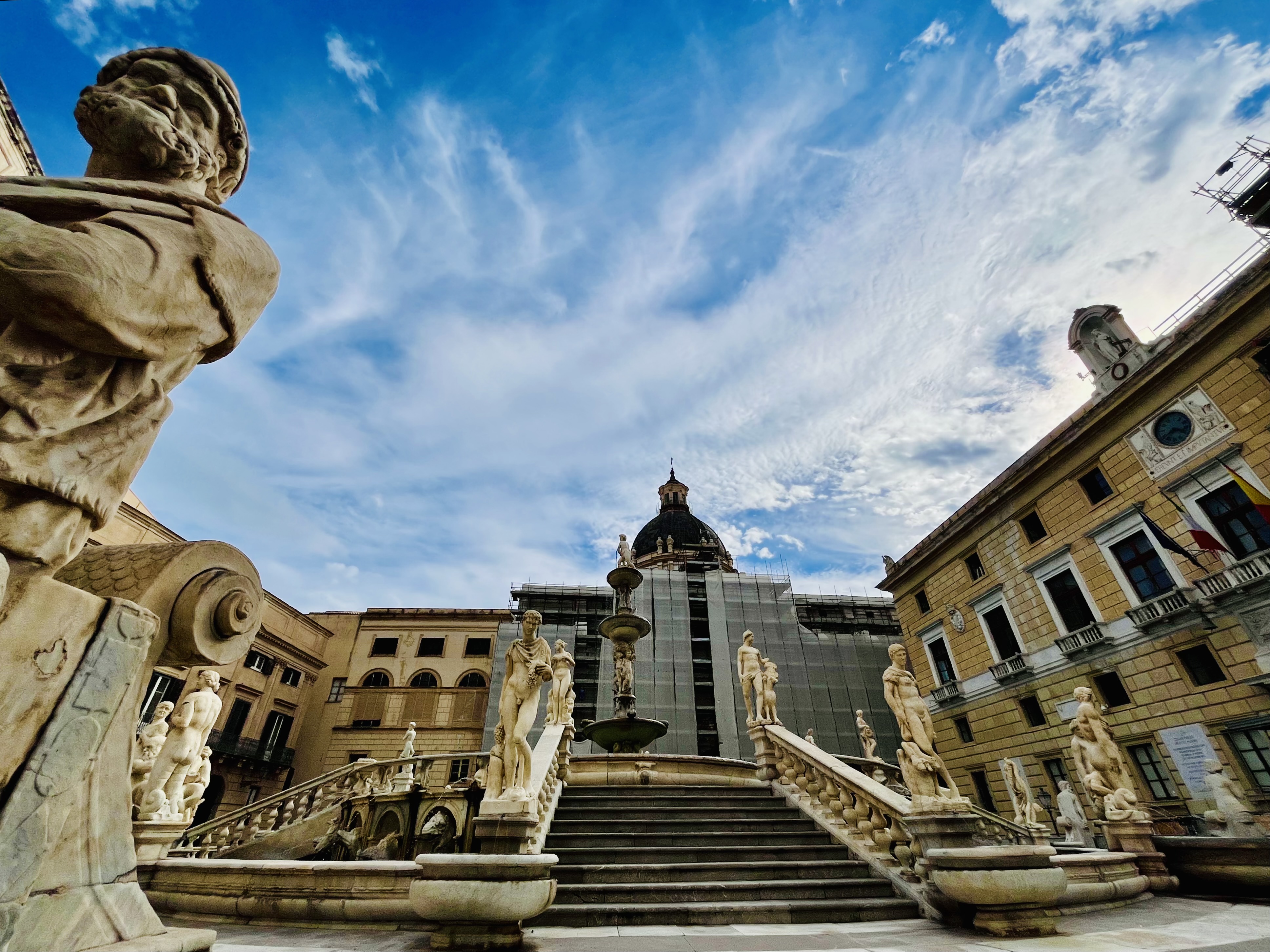 L'étonnante place du Petrorio (Photo PB)