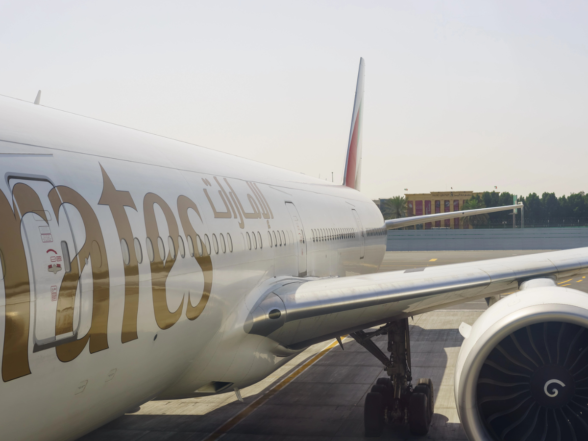 La compagnie Emirates Airlines a enregistré un bénéfice avant impôt record de 11,4 milliards d’AED (3,1 milliards USD), en progression de 17% au 1er semestre 2025-2026 - DepositPhotos.com, teamtime
