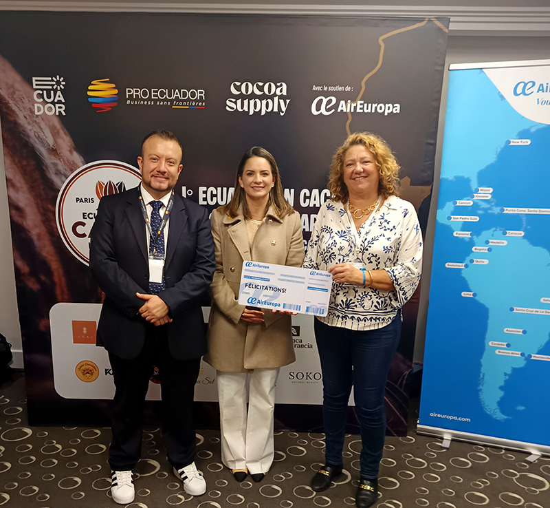 M. Javier Latorre (Pro Ecuador), son Excellence Mme. l’Ambassadrice Ana María Pesantes accompagnés par Maria jose Aguas attachée commerciale chez Air Europa © Air Europa