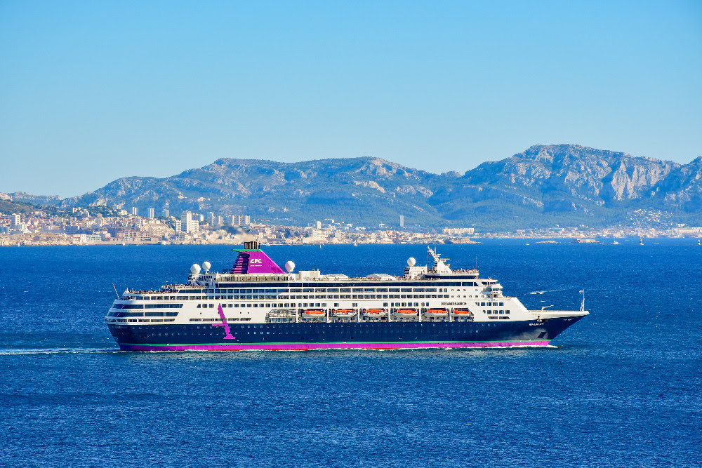 Le Renaissance navigue actuellement aux Caraïbes, il sera de retour en Méditerranée le 11 août @CFC Croisières