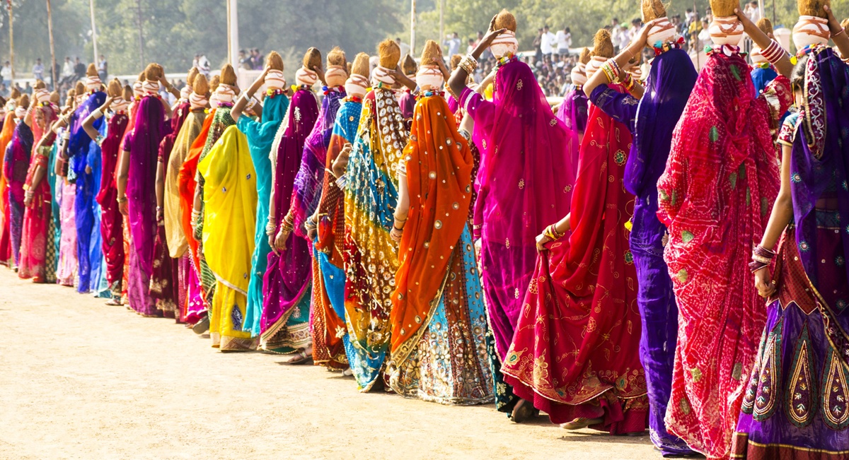 Quant à la garde-robe des hommes et femmes indiennes, elle compte aussi parmi les richesses qui entretiennent la passion de beaucoup d’entre nous. - Depositphotos.com Auteur blueperfume