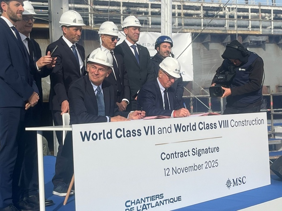 Laurent Castaing, patron des Chantiers de l'Atlantique et Pierfrancesco Vago, président exécutif de MSC Croisières officialisent la commande de deux nouveaux paquebots, le 12 novembre 2025 - Photo : LG