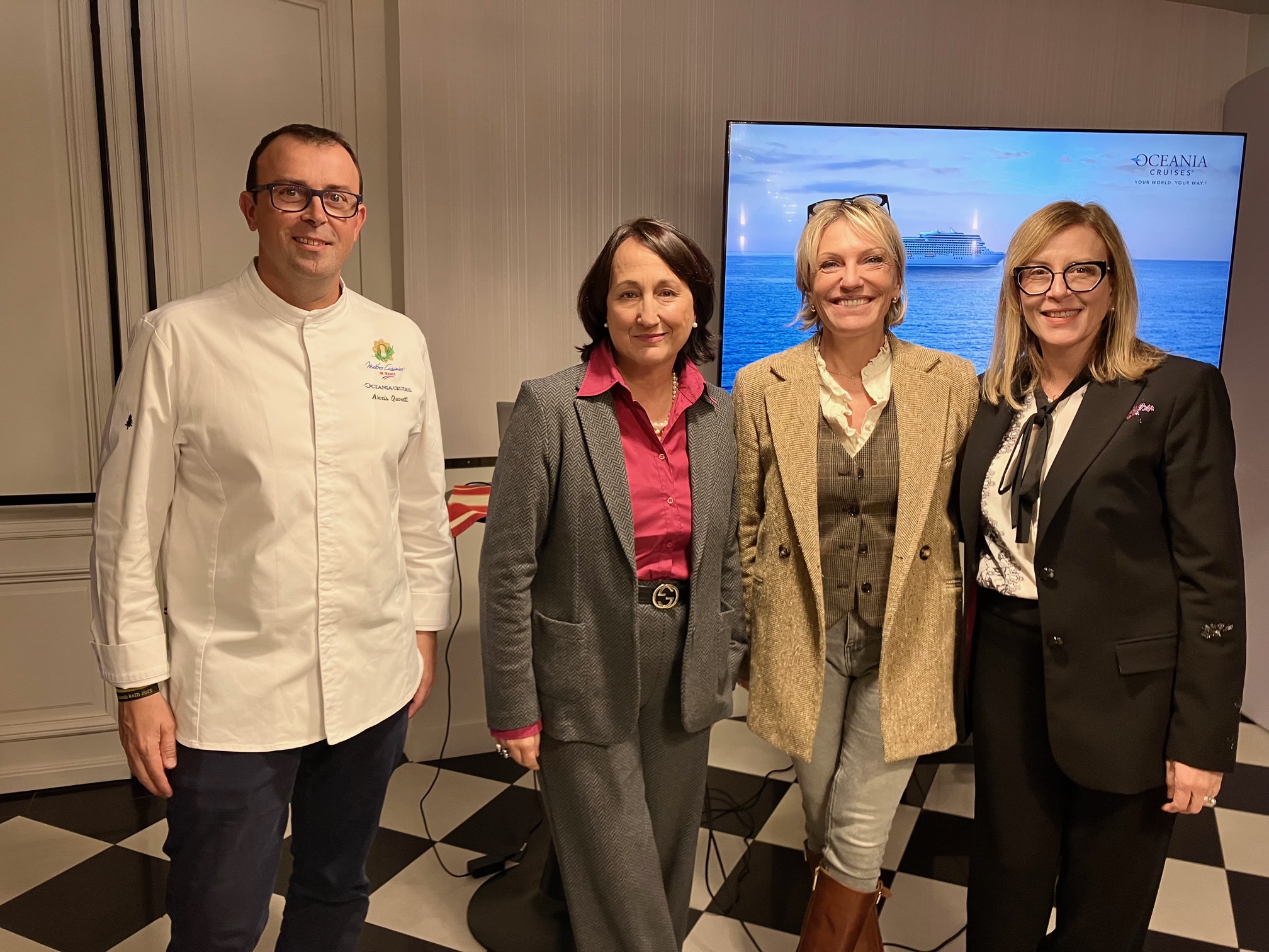 Le chef Alexis Quaretti, Alessandra Cabella (responsable des ventes Europe), Sophie Baillot (Un Océan de Croisières) et Gabriella Fonzo (directrice commerciale) - Photo : T.Beaurepère