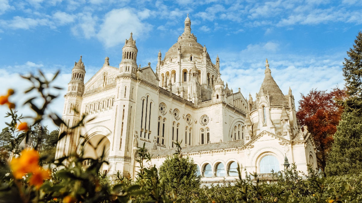 L’architecture, la sculpture, les peintures et autres vitraux suffisent effectivement à eux seuls à séduire des millions de touristes - LisieuxPhoto Laurine Thiodet