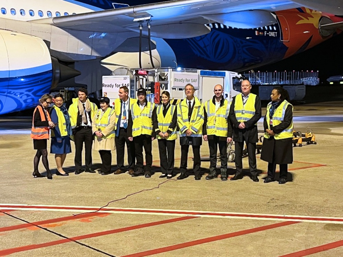 Les représentants d'Aircalin, de TotalEnergies et d'Airbus à Roissy-Charles de Gaulle au départ du vol, le 10 décembre 2025 - Photo : Aircalin